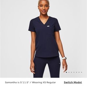 Catarina One-Pocket Scrub Top (Figs)